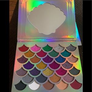 Cleof Glitter Eyeshadow Palette “Mermaid Theme”